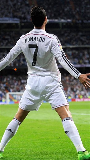 football coding on Instagram: "Meme History & Origin:- On October 4, 2018, a behind-the-scenes momentfrom a commercial shoot at Juhu Beach in Mumbai went viralfor all the wrong reasons. The legendary Bollywood actorAmitabh Bachchan, known for his composure and professionalism, was caught in a tense moment when a makeup artist accidentally sprayedhairspray into his eyes. The iconic moment showed the veteran actor expressing his displeasure, but what reallycaught the attention of the internet was 