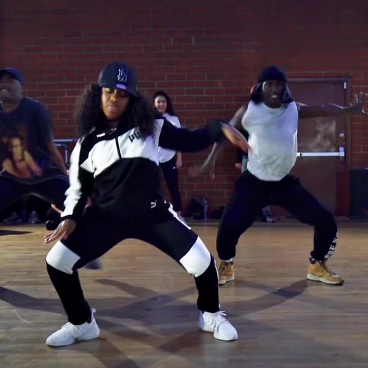 Dynamic Dance Choreography to Country Grammar by Nelly