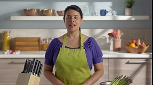 Amazon Basics 9 Pieces Premium High-Carbon Stainless-Steel Blades with Pine Wood Knife Block Set, Kitchen, Black