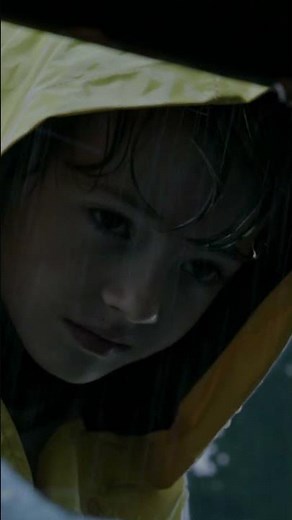 Take it Georgie! 🎈 #horror #horrorfilm #warnerbros #it #pennywise