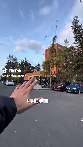 🏡 Apartaestudio en arriendo – Modelia Acogedor apartaestudio de 30 m², ubicado en segundo piso con vista exterior. Cuenta con: ✨ Espacio de sala 🍳 Cocina integral y nevera 🧺 Zona de lavado con lavadora y tendero 🚿 Baño privado 🚗 Parqueadero comunal (sorteo sencillo) 💰 Canon: $1.250.000 (administración incluida) Ideal para una persona o pareja que busque confort, seguridad y excelente ubicación en Modelia.