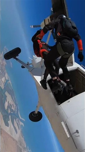 Freefly haed-down jump out #skydiving #freefall