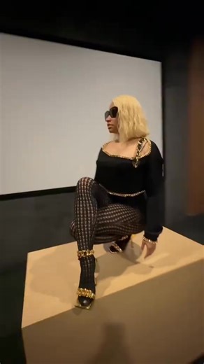 How Did Nicki Minaj Master the One-Legged Squat in Heels She Uses a Special Technique to Avoid Injury!#nickiminaj #celebrity | Gossip HQ | Facebook