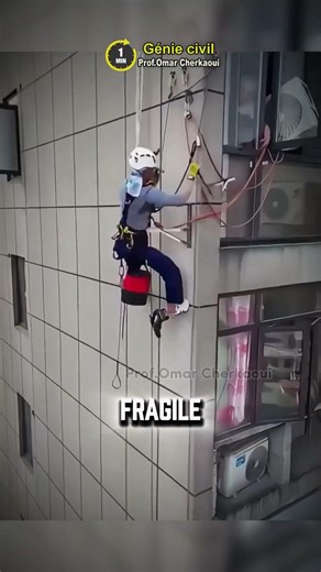 Le pire métier du monde se trouve à 100 mètres de haut 🤯 #shorts