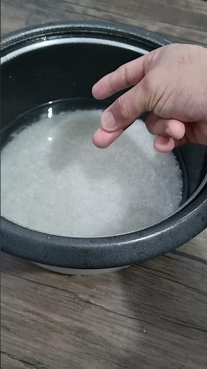 How Filipina mom measure water for cooking rice #philippines #panlasangpinoy