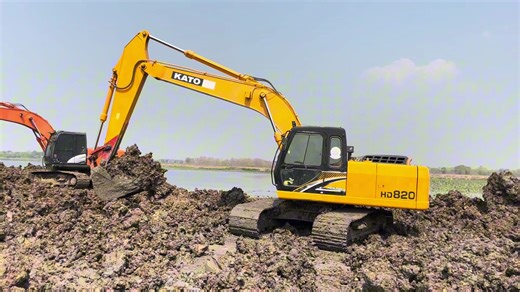 加藤HD820-R5挖掘机在泰国工作