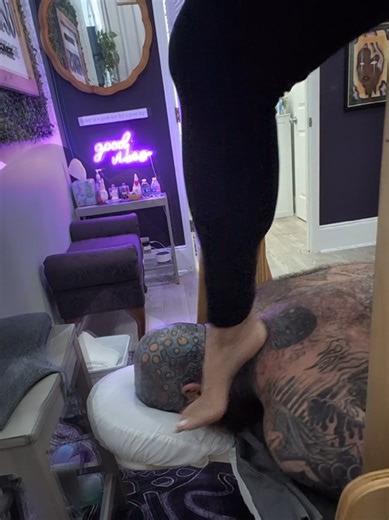 Working the pain and tension out of those monster traps!!! Visit www.sanantonioashiatsumassage.com/book to check availability, pricing, and to schedule your appointment San Antonio Ashiatsu Massage is located in Downtown San Antonio TX and offers free, validated, valet parking.
