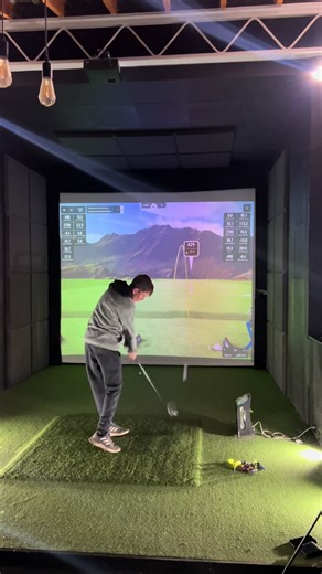 Master Your Indoor Golf Skills with Expert Coaching