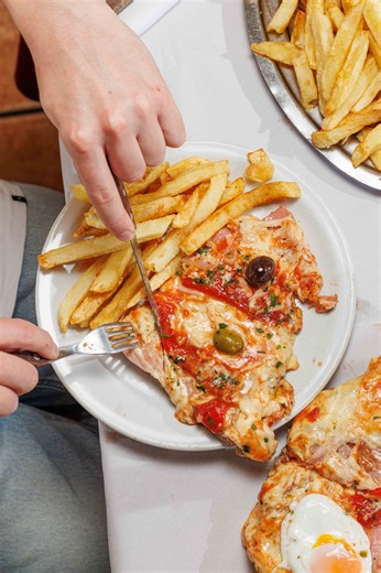 Buona Mangiata 🍛 Restaurante on Instagram: "En Buona Mangiata tenemos dos menús pensados para comer rico, abundante y sin gastar de más👇 🍽️ Menú Mezzo Giorno: $25.000 | $20.000 en efectivo Disponible al mediodía: plato principal + ensaladas libres + bebida. Ideal para ese almuerzo potente que te salva el día. 🌙 Menú Buona Notte: $29.000 | $23.000 en efectivo De domingo a jueves a la noche: ensaladas libres + plato principal + bebida + postre o café. Todo, por un precio que no existe. Elegí e