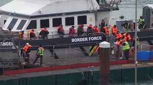 Fresh wave of migrants arrive at Dover