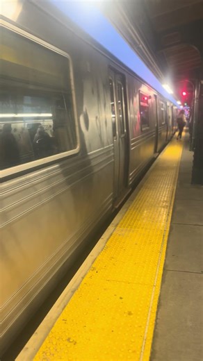 R46 W Train departing Astoria-Ditmars Blvd