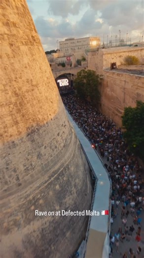 A full island takeover for Defected Malta, castle raves, poolside sessions, and nights at UNO. 3 days of non-stop house. What a weekend ❤️‍🔥 @defectedrecords @356entertainmentofficial | Techno Airlines