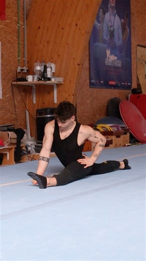 Here is my everyday stretching session😚 flexibility is very important to prevent injuries and for the artistic side of gymnastics✨ • • • #gym #gymnastics #art #stretching #flexibility #spilts #workout #splitsworkout #flexibilitytraining #dailyroutine | Victor Martinez Marechal