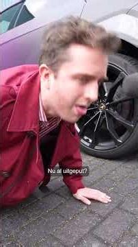 Wie kan er meer push-ups? John of Mo?