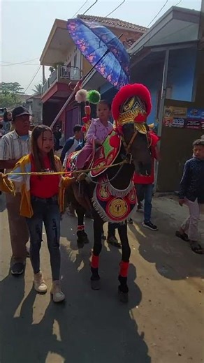 cewe cantik joki kuda renggong - kuda nari - kuda joged