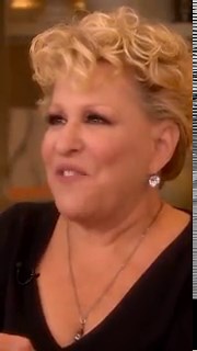 Martha Stewart and Bette Midler make spooky 'hand' punch