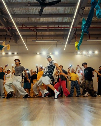 London Bridge Dance Class Sun 5:00PM — Register for Re‑takers & First‑Timers
