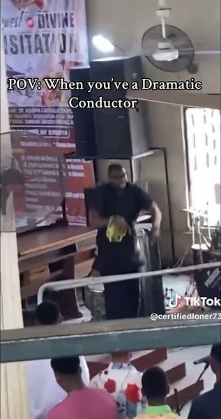 Dramatic Conductor Moments in Choir Performances