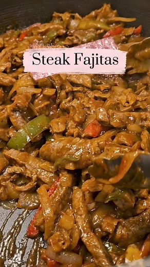 Steak Fajitas for dinner using the homemade fajita seasoning. Less than 30 minutes to make, so easy and so delish! | The Craftologist