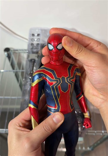Iron Spider Hot Toys Unboxing Experience