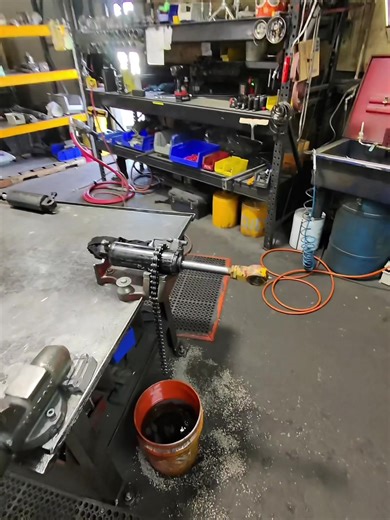 In and Out 🏃‍♂️ #forklift #cylinder #Hydraulics #fyp #mechanic | cylinder