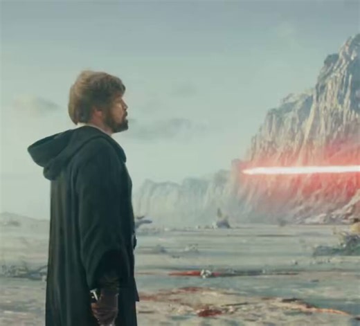 Luke Skywalker, a lenda que enfrentou Vader e Palpatine e saiu ANDANDO carregando o corpo de Vader, que todo mundo tem medo e respeita para caralho vira um velho fracassado, barbudo e depressivo numa ilha de merda, mamando leite de alien e tocando punheta olhando o mar. O que me deixa mais indignada é ele ter SONHADO e "eita porra, vou matar meu sobrinho". Luke não morreu como Jedi… morreu de decepção. Essa trilogia nova é pior que bater na mãe.