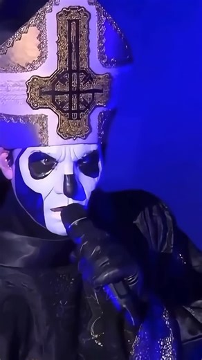Ghost Fan Page • Ghuleh of the North on Instagram: "From the Pinnacle to the Pit 😈 Anyone else miss Papa 3 🙋🏻‍♀️ 🎥 @ MrJERICHOPUNK #thebandghost #papaemeritusiii #ghostbc #tobiasforge"