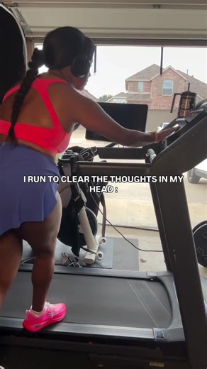 I run to clear the thoughts in my head 🧠 it’s for the mental health ✨