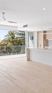 When Imperial Kitchens shared images of this light filled kitchen from their build for @alroeconstructions we couldn’t help but fall in love with this design. The Caesarstone 6131 Bianco Drift™ island bench with its spacious layout and stunning waterfall ends leads your eye to the magnificent beach views whilst the elegance of timber brings a sense of nature into this incredibly thought-out layout. The great use of all of the available space allows for easy family living with the oversized islan