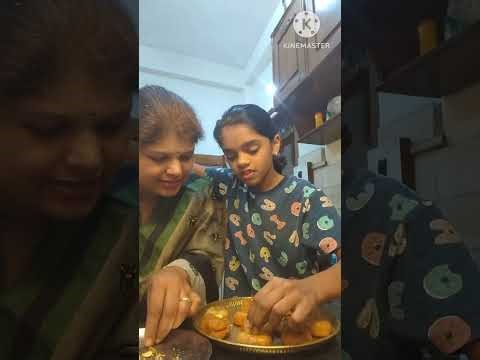 देखो आज मेने औरaanya ने मिलाकर कितना सारा मीठा बनाया है #amitamodiskitchen #dailyvlog