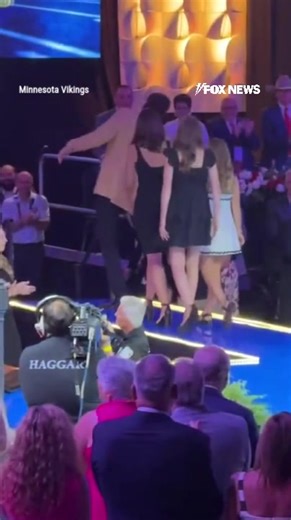 TIGHT END: Minnesota Vikings legend Jared Allen gave one last signature sack celebration at his Hall of Fame induction — ripping his pants in the process. The wardrobe malfunction didn’t faze him as he celebrated the big moment with his wife and daughters by his side. | Fox News