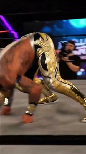 MÍSTICO HITS A FLAWLESS CODE RED! 😱 Místico vs Templario! #shorts #mlw