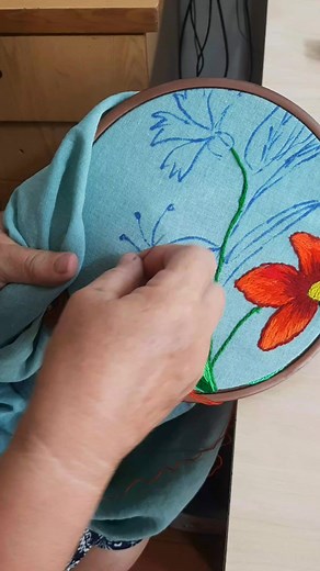 Ukrainian embroidery. Українська вишивка гладдю | Video crafts