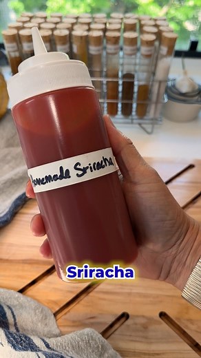 Homemade sriracha: This homemade Sriracha recipe hits all the notes: tangy, savory, garlick’y and spicy-sweet at the same time. It has that same super addicting Huy Fong sriracha sauce flavor (you know the bottle- the one with the rooster and green bottle cap) 🔥❤️. Here’s 5️⃣ tips that make this better than any “other” copycat recipe! 1️⃣ Sriraja Panich (The OG, original “sriracha” uses Thai red chili peppers which has a spicier kick to it, and unlike the rooster sriracha that uses garlic powde