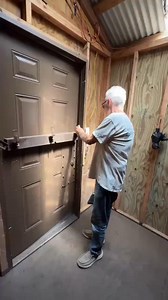 This guy built the most incredible treehouse I've ever seen. @DudespostingWs | Linda Traitz