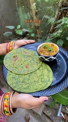 Cooking_Therapy(Bhubaneswar food blogger) 🌸 on Instagram: "ପାଳଙ୍ଗ ପରଟା,ବୁଟ ତରକାରୀ❤️🤤#reelitfeelit #instadaily #palanga #algorithms #view"