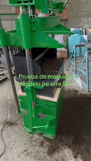 Pruebas De Maquina Bloquera PR-50 Solamente Con Agua Y Tierra, *SOMOS NUEVOS PERO CON AÑOS EN LA FABRICACIÓN DE MAQUINAS* 🚛Envios a toda la republica Mexicana 🚛#maquinasbloqueras #mexico #block