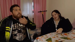 ‘La Cebolla’ se dio a conocer a los 15 años con su primer single, ‘Habibi' y que llamó la atención de artistas de la talla de Rosalía y C. Tangana. Los orígenes de ‘La Cebolla’, de nombre María Jiménez, son humildes y explica cómo es su día a día #Callejeros #VistoEnCuatro 🔴 https://ver.tw/o9qgt | Cuatro