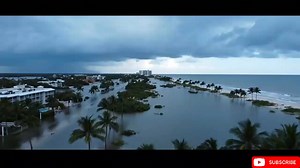 📍 Hollywood Beach, Florida — October 2025 Heavy rain has turned the streets of Hollywood Beach into raging rivers. Torrential downpours caused sudden urban flooding, leaving several vehicles stranded and roads completely submerged. Authorities are urging drivers to avoid flooded areas and follow the safety warning: “Turn Around, Don’t Drown.” This video captures the intensity of the severe weather that hit South Florida, showing the dramatic impact of heavy rain and flash floods across coastal 