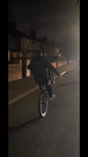 riley🙈 (@rileyrollinson)’s videos with Who I Am - Bandokay