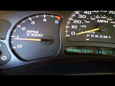 2006 Chevrolet Silverado 3500 HD Start Up & Rev - 144k (Diesel)