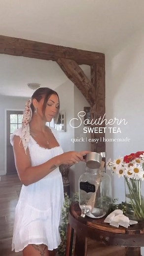Southern Sweet Tea 🌸 Quick | Easy | Homemade How to make: In a gallon pitcher, add 1.5 cups of sugar OR honey. Fill your pitcher with hot water. Place 10 single black tea bags in the jug and allow to steep for 30 minutes to 1 hour. I used decaffeinated black tea so my kids can enjoy it too. Remove tea bags and squeeze out excess tea from the bag before discarding. With a wooden spoon, stir the tea until the sugar on the bottom is completely dissolved. Fill your glass with ice, pour and enjoy! S
