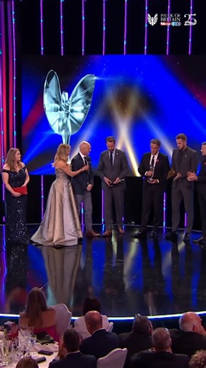 Outstanding Bravery Award 2019 Winner was Daniel Nicholson and Joel Snarr, drivers who risked their lives to pull three people from the wreckage of a burning plane. Dan Nicholson was driving home with his son when a light aircraft plummeted to the ground just 200 yards in front of them. Ryan Giggs, Harry Kane, Gareth Southgate and Phil Neville presented him with his Outstanding Bravery Award. 🏆 | The Pride of Britain Awards