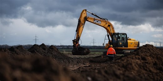 Intel’s Big Chip-Making Push in Germany Hits Bottleneck