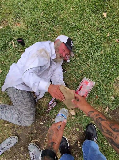 Blessing my brother. Chaplain Ed's Ministry #homeless