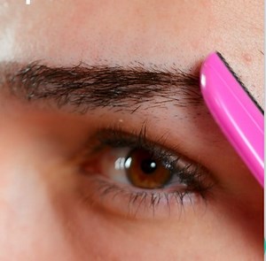 8 Of The Best Drag Queen Hacks - Beauty Hacks | Between the Hammer