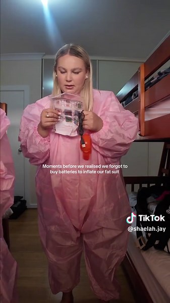 Dumb & Dumber Costume Fails: Inflatable Suit Mishap