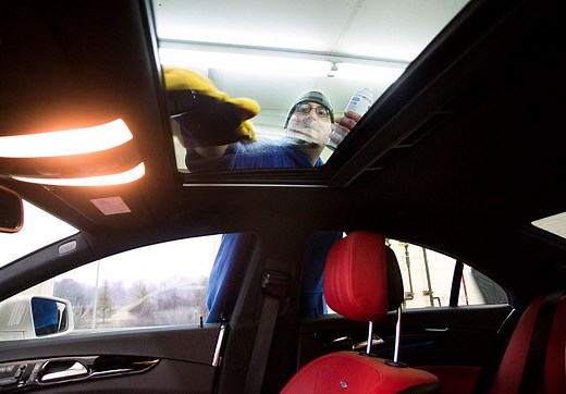 What's the Difference Between a Sunroof and a Moonroof?