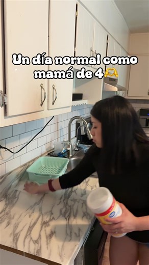 Convertir me mamá de 4 no a sido para nada sencillo especialmente cuando estoy dando pecho a mi bebé. Pero aún así e aprendió a ser más organizada con mi miente. La clave está en despertarme temprano aun cuando no quiero porque por las mañanas ese tiempo es tiempo que puedo dedicarme solo para mí. Y el priorizarme a mí primero por la mañanas ayuda a que empiece mi día muy bien🫶🌹 #mama #posparto #realidad #limpieza