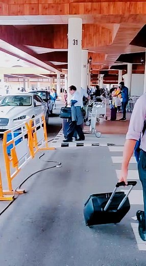 Land cheythappo thotte pani thudangiyathaa😂 innum theeratha pravasam. Chunk from #Germany 😜 #COK